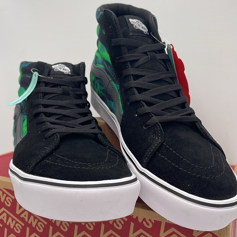 Vans WMNS Comfycush Sk8-After Dark Black/Green
VN0A7TNOYJ7
Sneakers - Picture 6 of 16